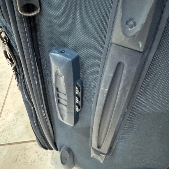 Samsonite Trolley Luggage - Picture 5 of 12